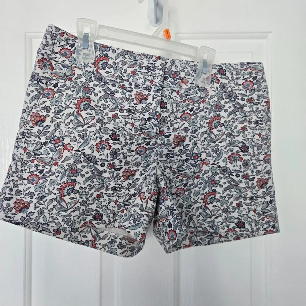 3 for $15 - LOFT The Riviera Short White 4" Multi Color Floral & Butterfly - Picture 5 of 5